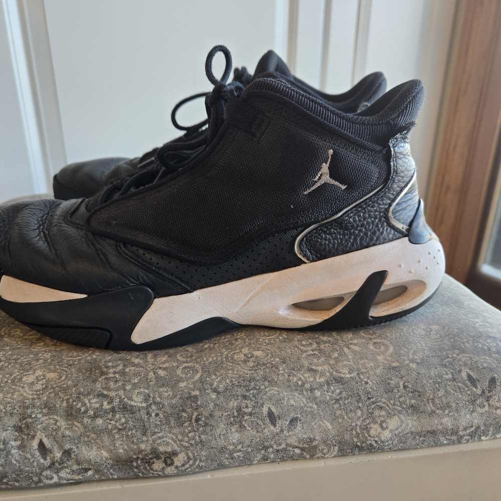 Mens Jordan's size 9.5 - Picture 5 of 10